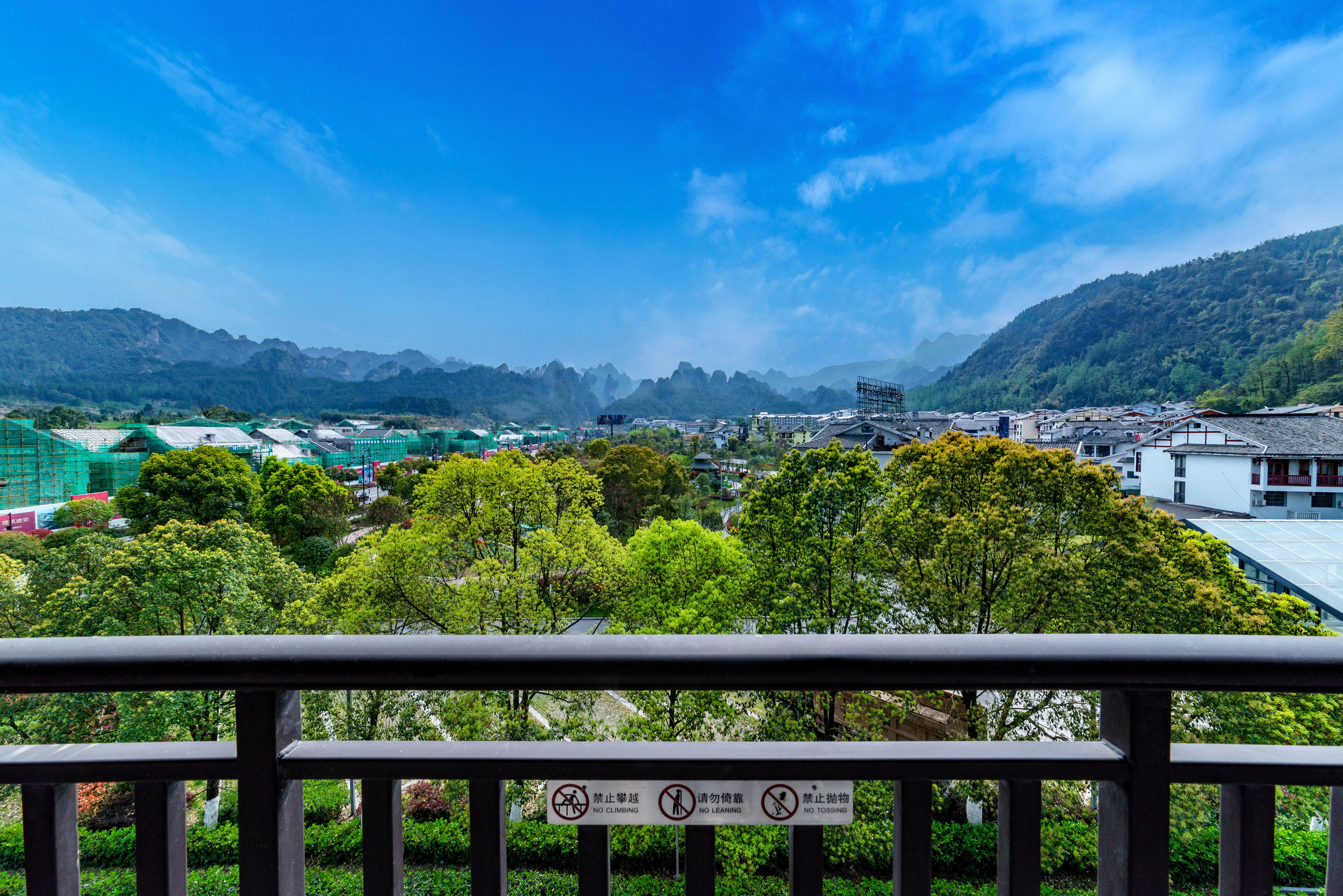 Howard Johnson Neodalle Resort Zhangjiajie 45/50