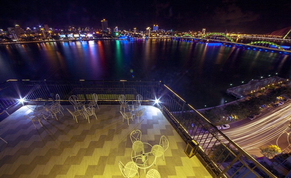 Pariat River Front Hotel 59/62