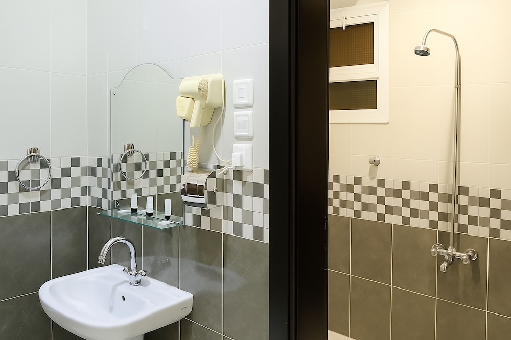 3 BEDROOMS, APARTMENT
