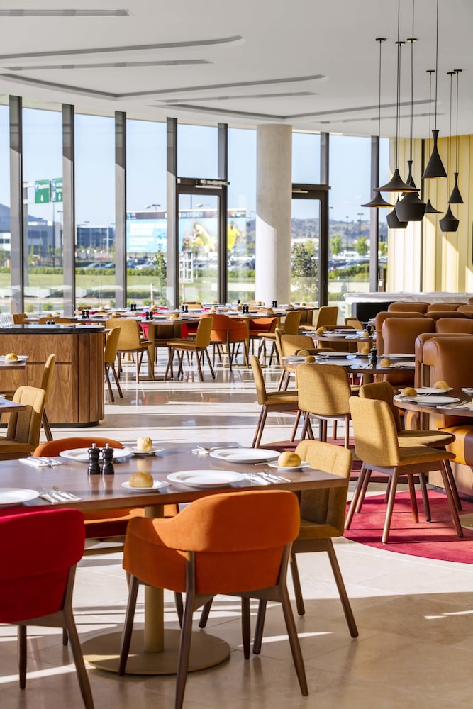 Vibe Hotel Canberra Airport 48/63