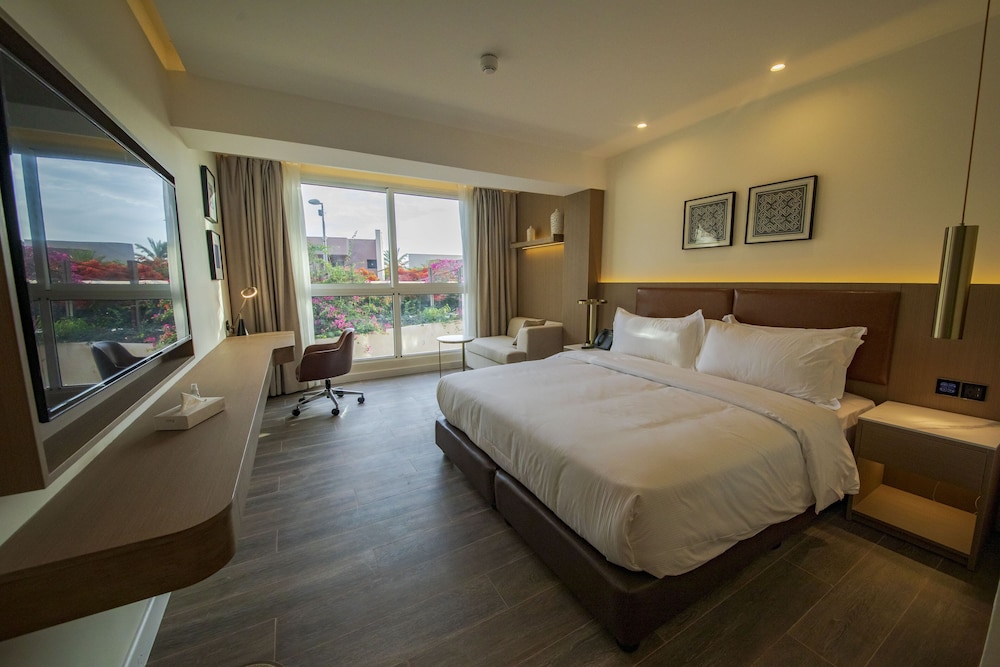 DELUXE, DOUBLE BED