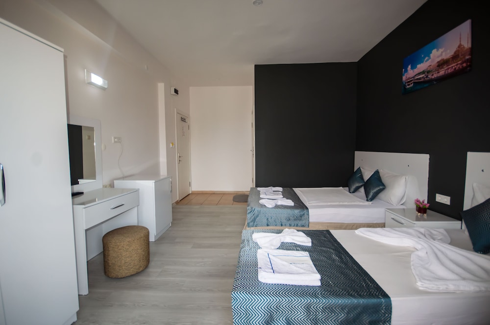 Moonbow Beach Hotel 11/50