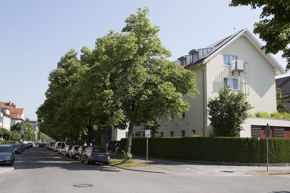 Hotel Kriemhild Am Hirschgarten 70/79