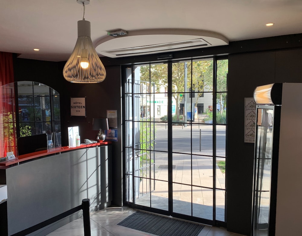 COMFORT HOTEL SIXTEEN PARIS MONTROUGE 11/67