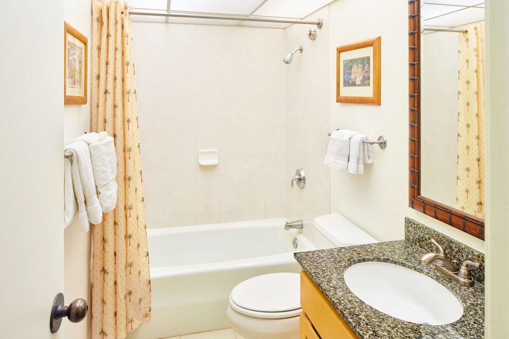 1 BEDROOM, SUITE, KING BED, GARDEN VIEW