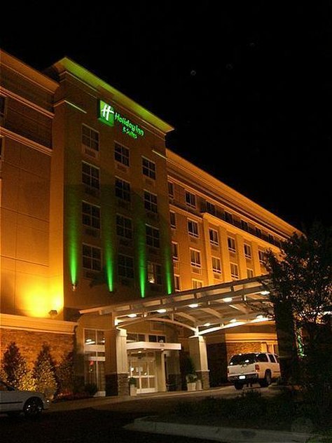 Holiday Inn Suites Memphis Wolfchase Galleria 6/79