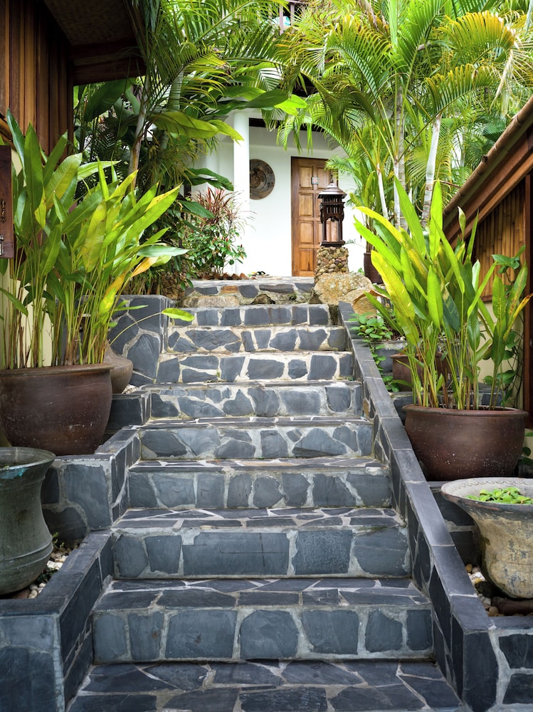 Beyond the Blue Horizon Villa Resort 4/73
