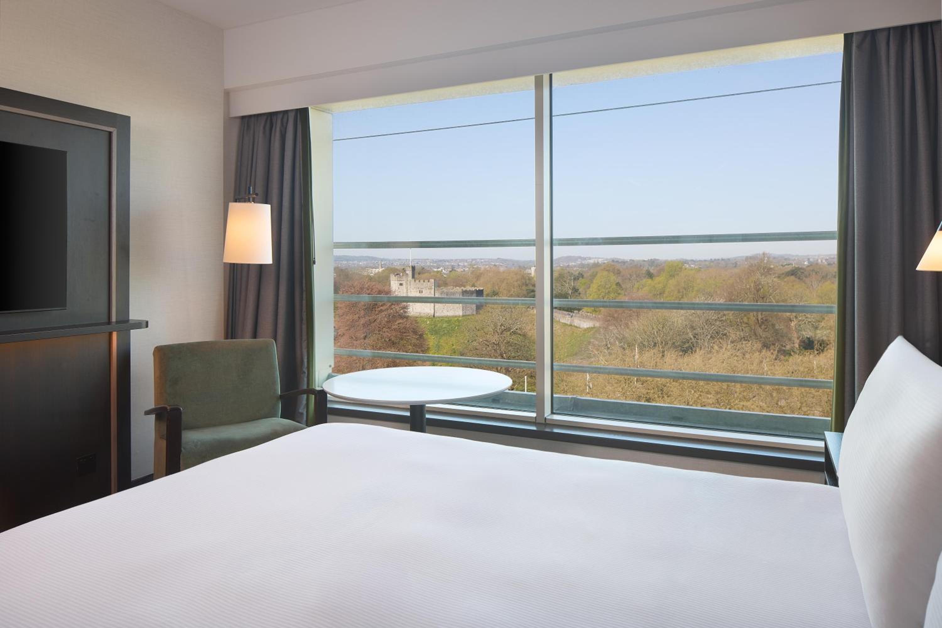 Executive, King Bed, Castle View, Living Area