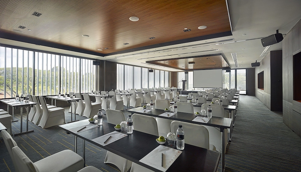 G Hotel Kelawai 37/45