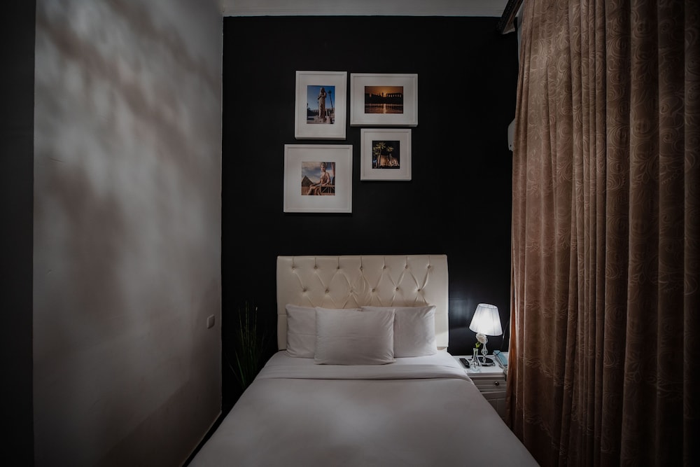 The Square Boutique Hotel 35/70
