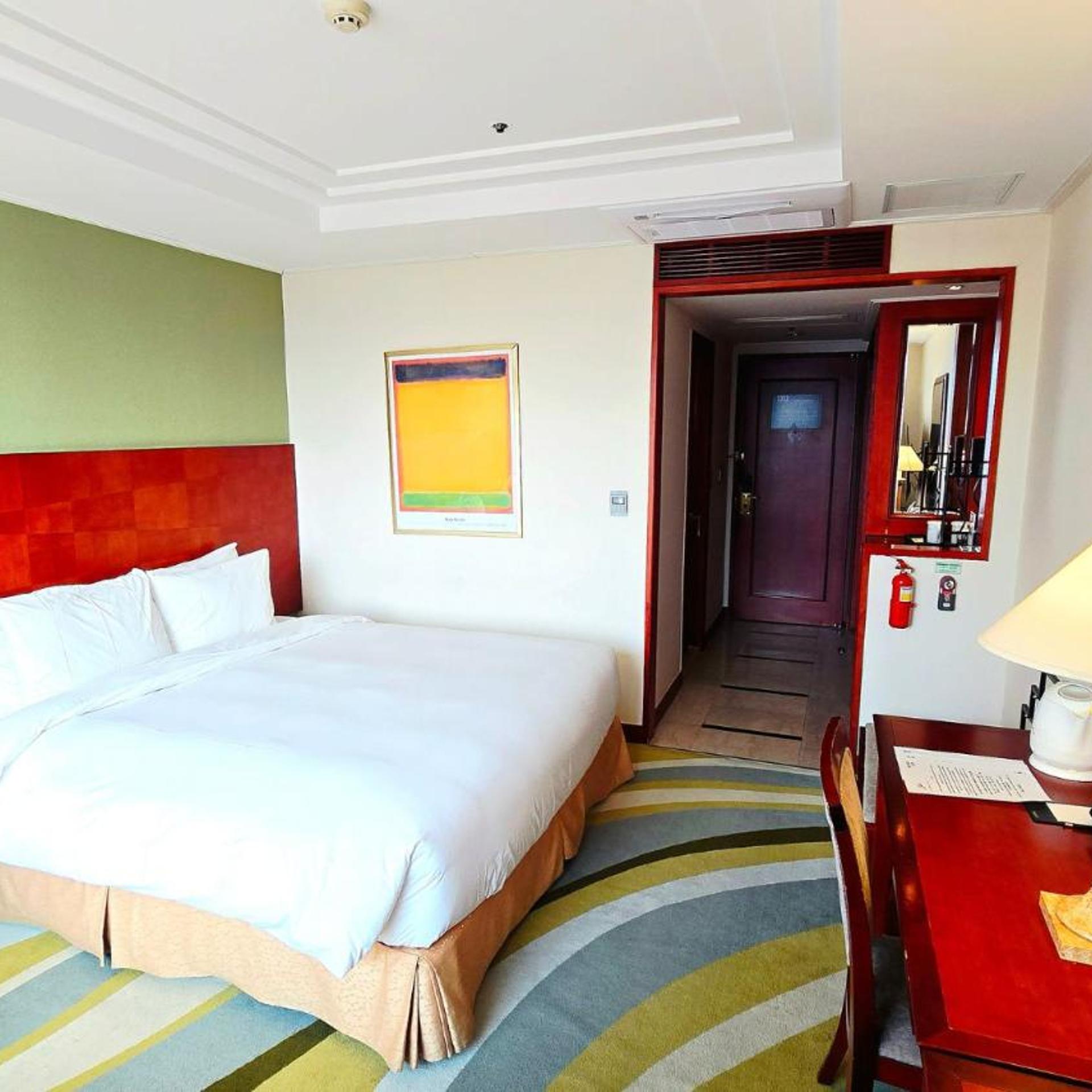 Business, Deluxe, Queen Bed