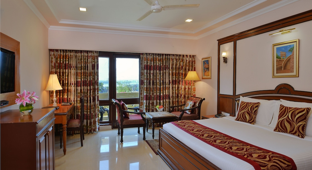 Noor Us Sabah Palace 11/45