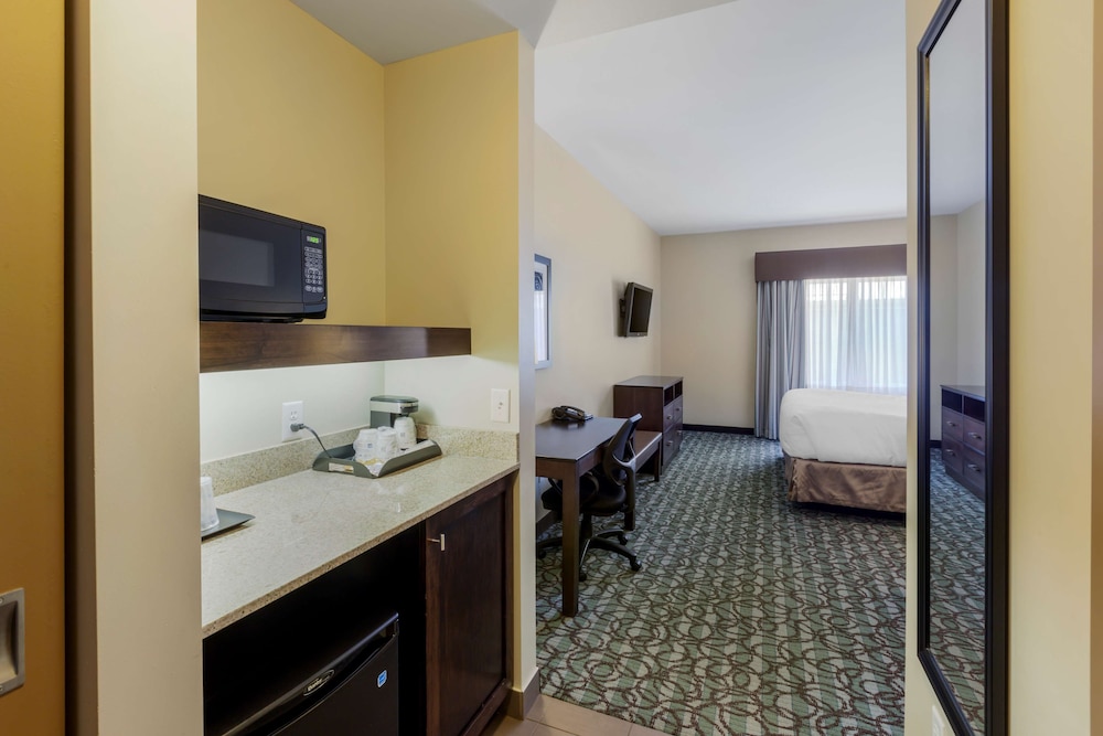 Best Western Plus Walkerton Hotel and Conference Centre 41/43