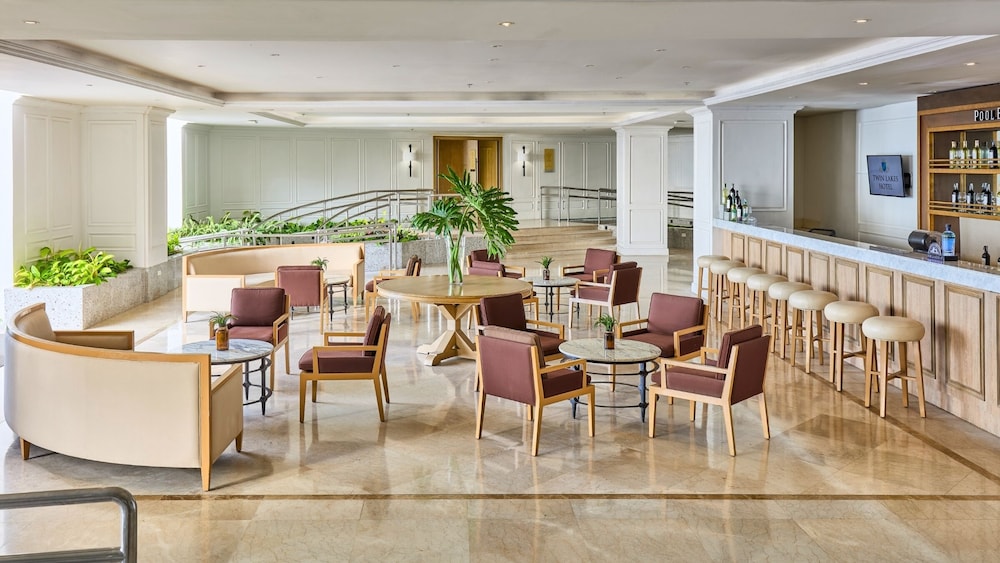 Twin Lakes Hotel 30/50