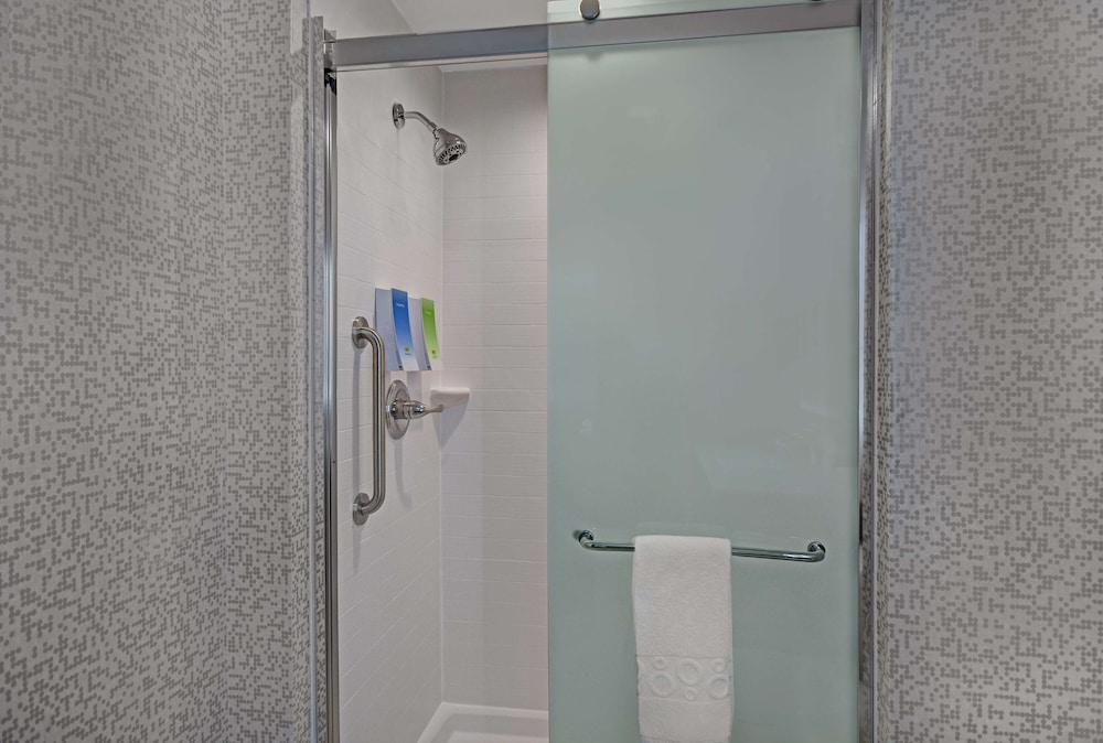 Home2 Suites by Hilton Liberty NE Kansas City MO 18/48