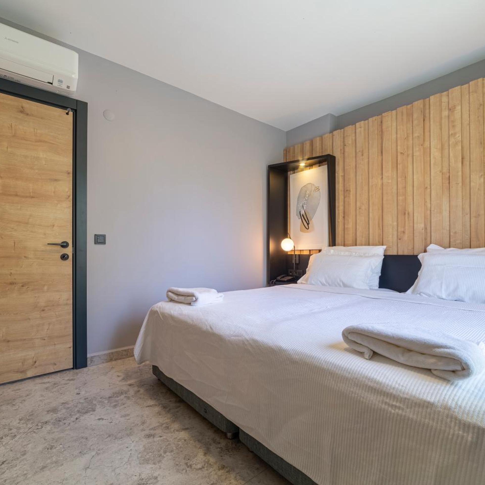 Deluxe, Double Bed, Side Sea View