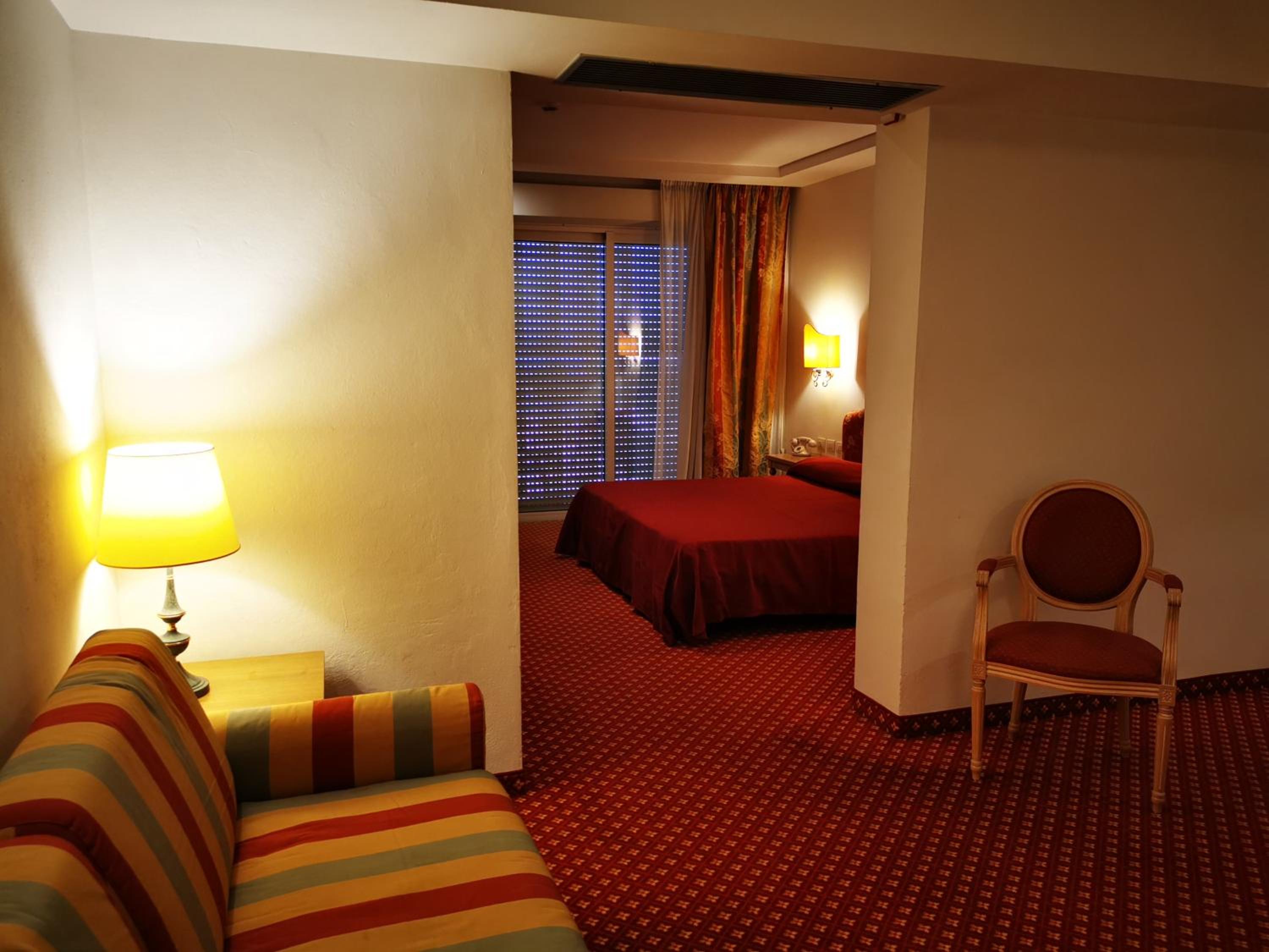 Hotel Bristol 24/50