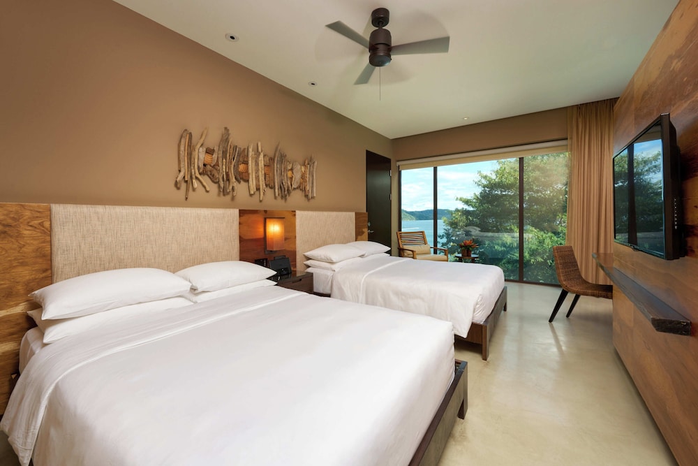 ROOM, 2 DOUBLE BEDS, PARTIAL BAY VIEW