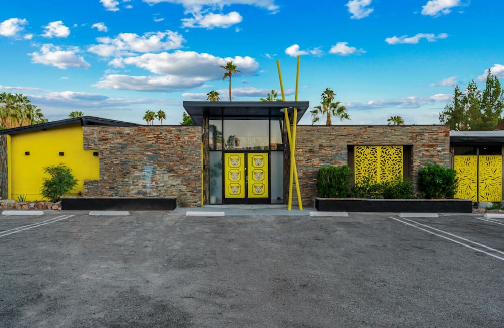 Cheetah Hotel 31/40