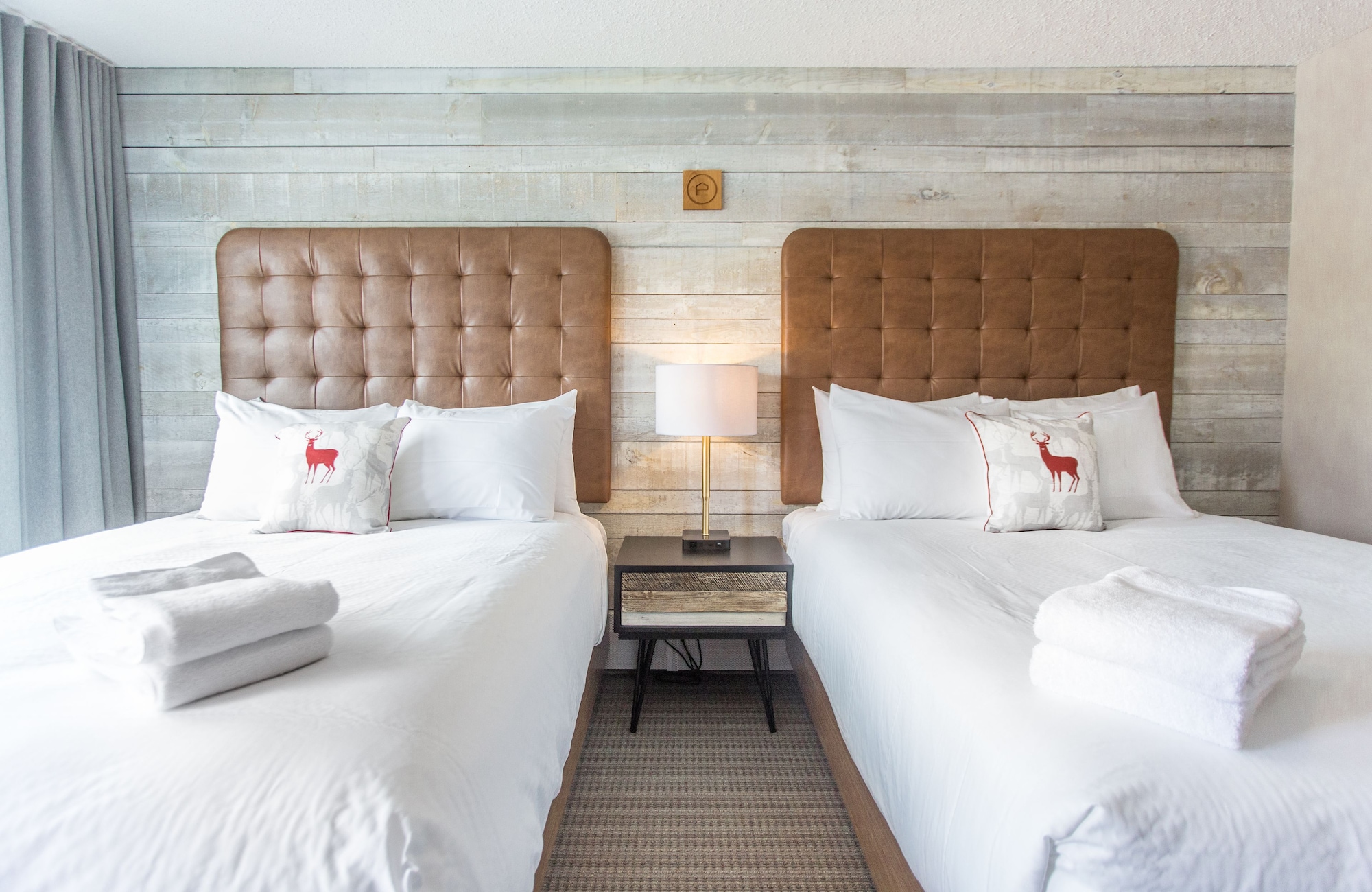 ROOM, DOUBLE BED