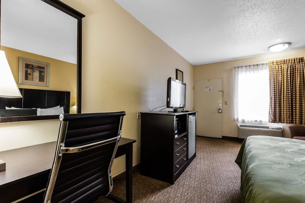 Quality Inn Tullahoma, TN 22/36