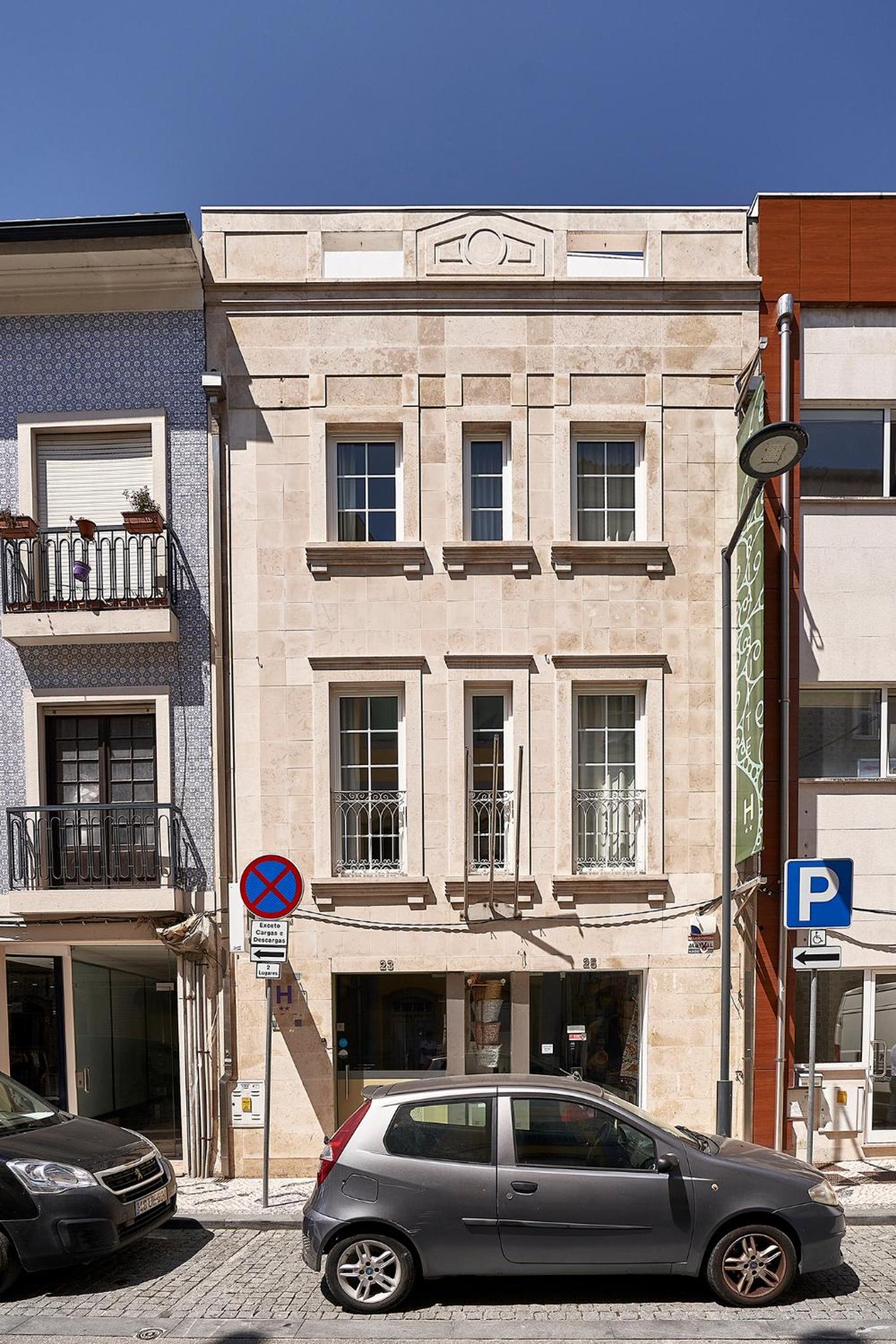 Jose Estevao Hotel 45/55