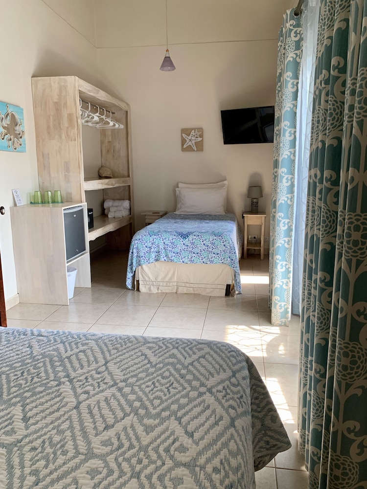Ten North Tamarindo Beach Hotel 30/70