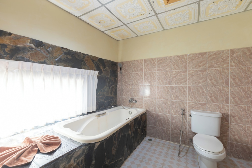 Kata Palace Hotel 46/50
