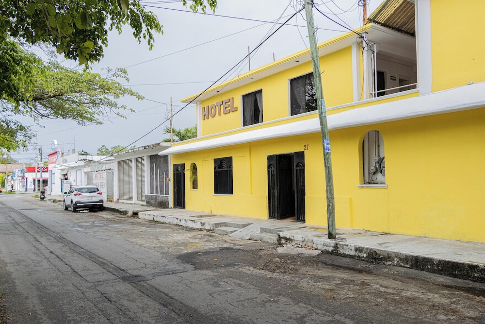 OYO Hotel Marias Aeropuerto Internacional de Chetumal 50/61