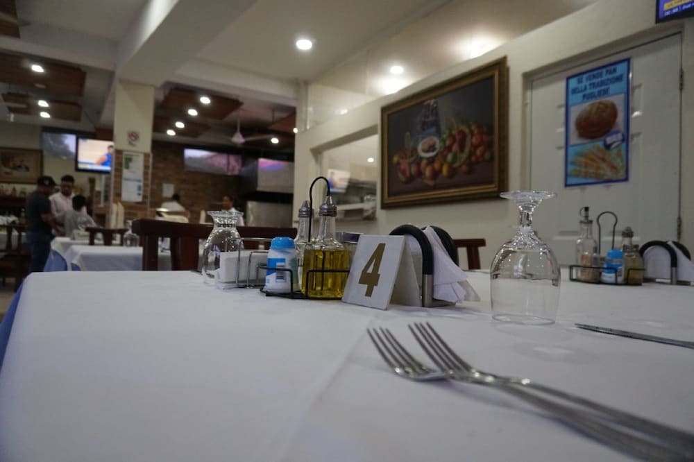 Hotel Restaurant Hamilton Beach Resort 40/66