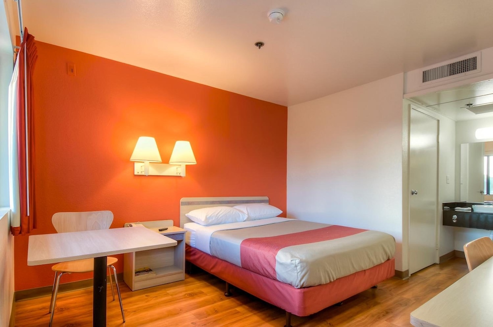 Motel6 Oceanside, CA 42/62