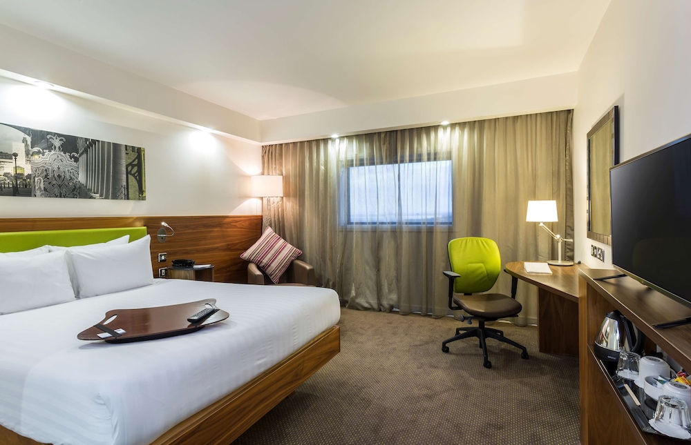 ROOM, QUEEN BED