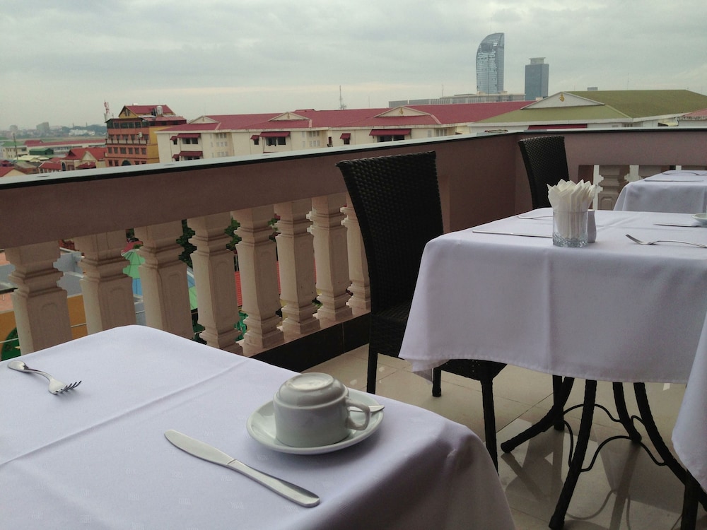 Rain Rock Hotel 30/46