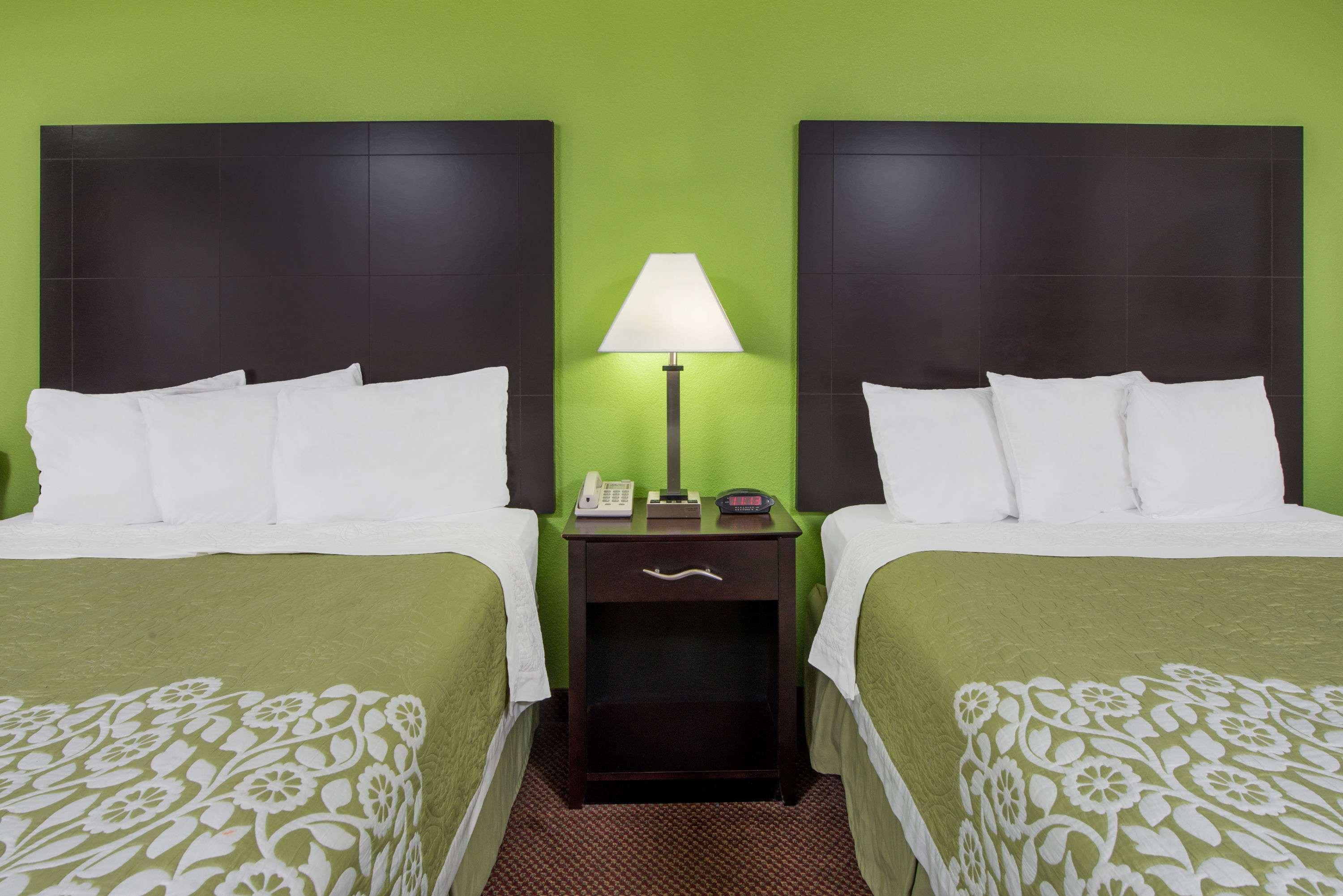 Days Inn by Wyndham Calvert City/Paducah East 8/15