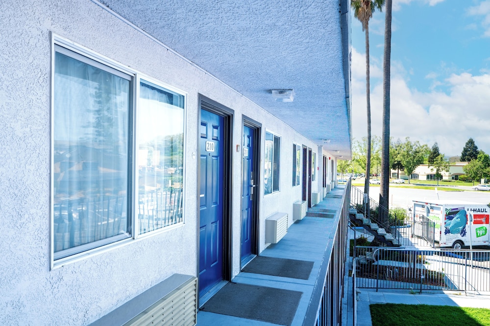 Motel6 Pleasanton, CA 6/63