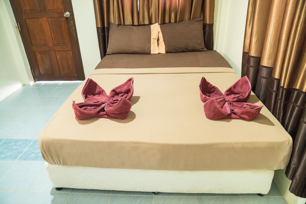 Phangan Lodge 10/50