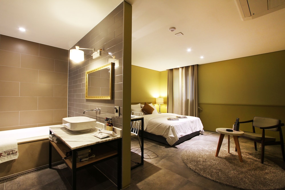 SR Design Hotel 17/60