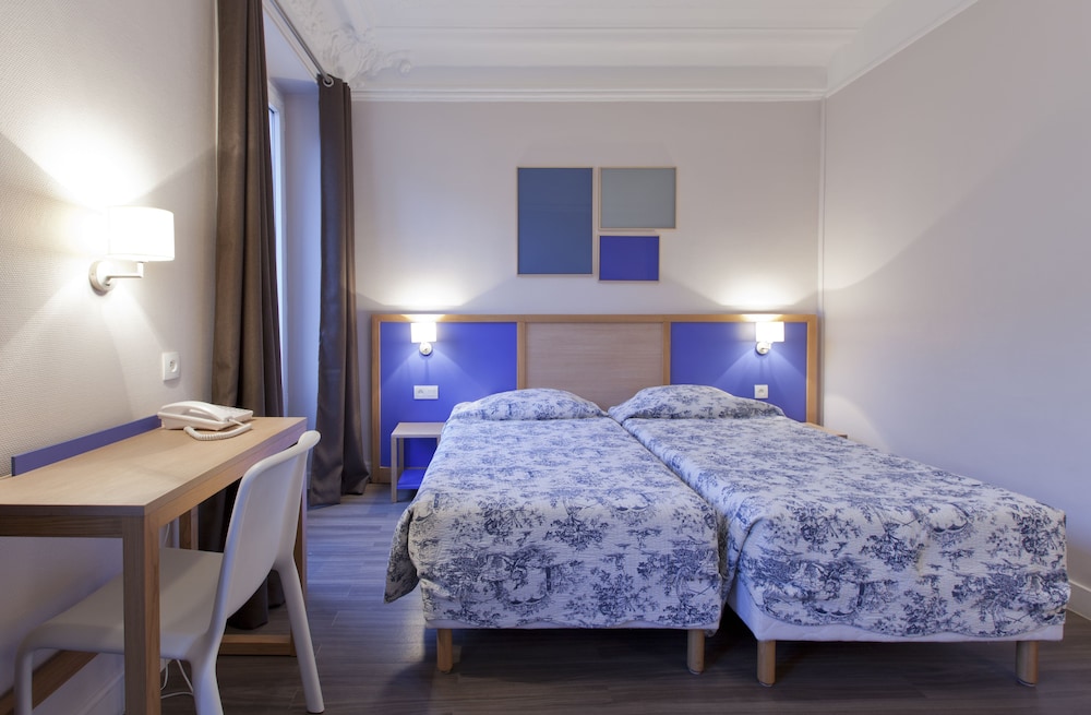 Est Hotel 11/52