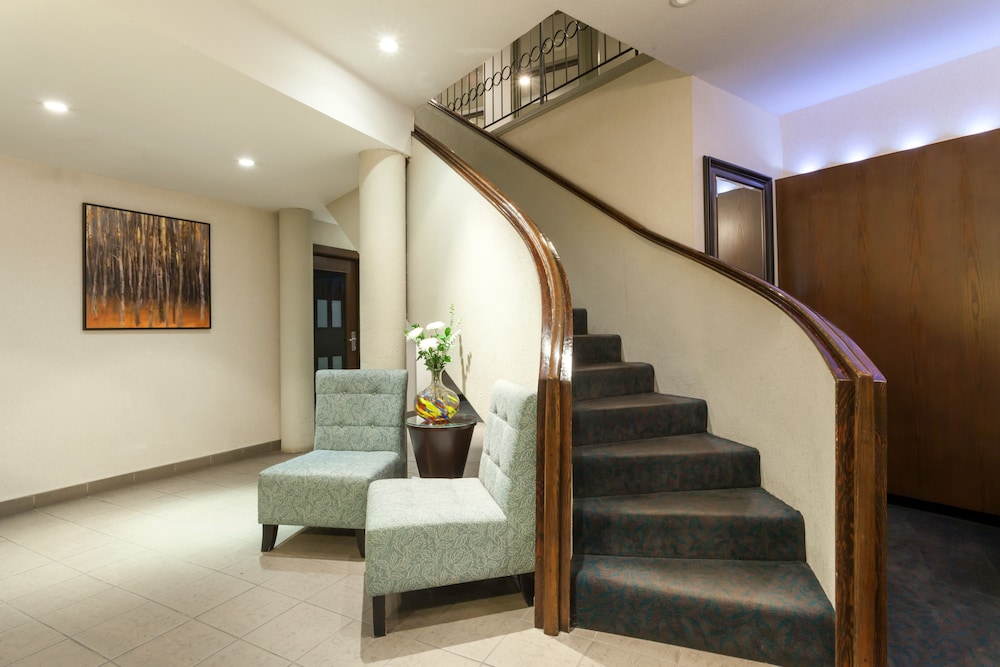 Ramada By Wyndham Kamloops 37/47