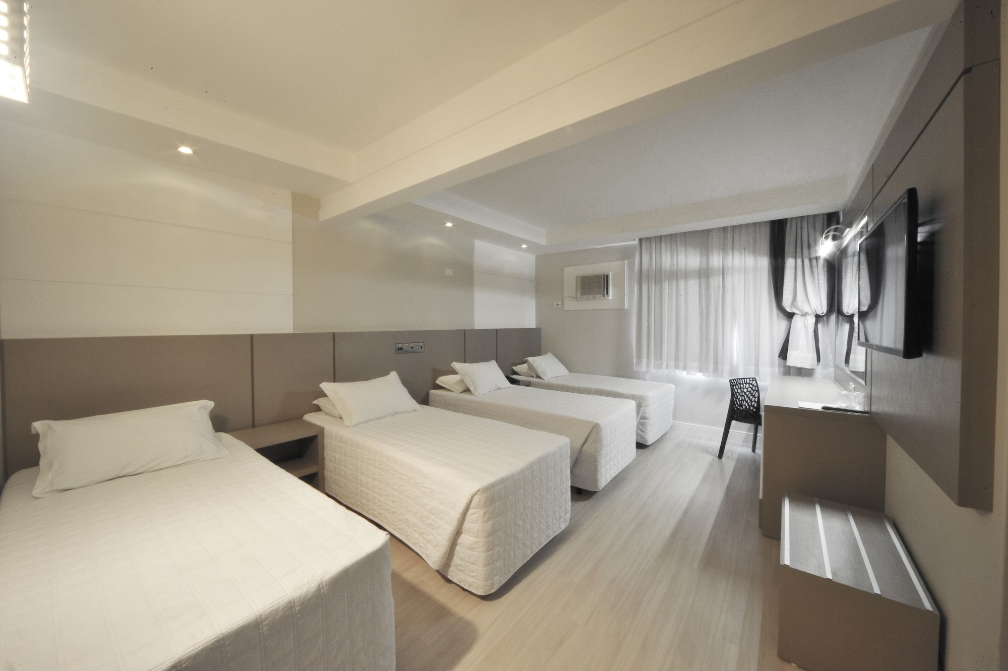 DELUXE, SUITE