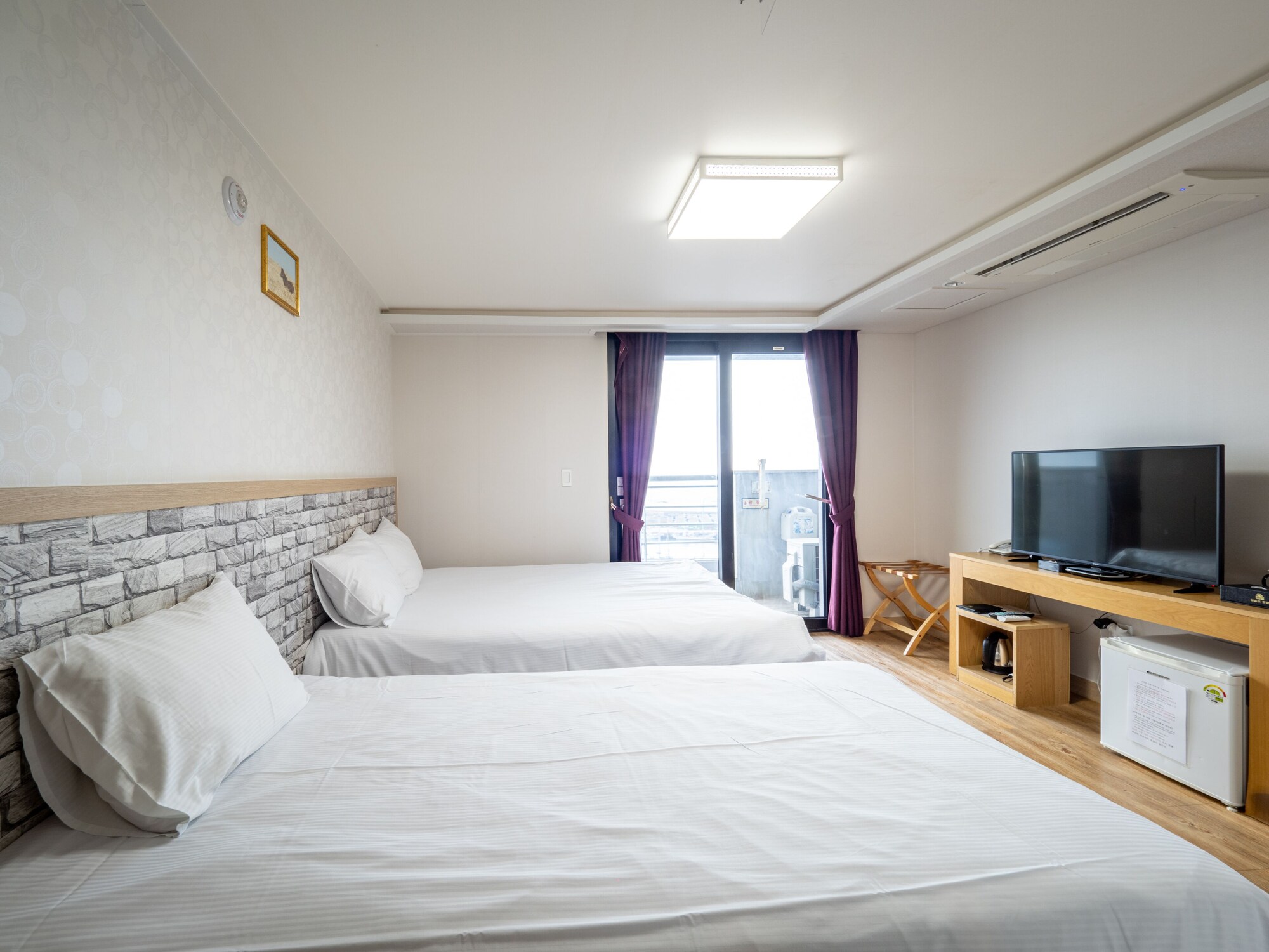 DELUXE, TWIN BEDS, OCEAN VIEW