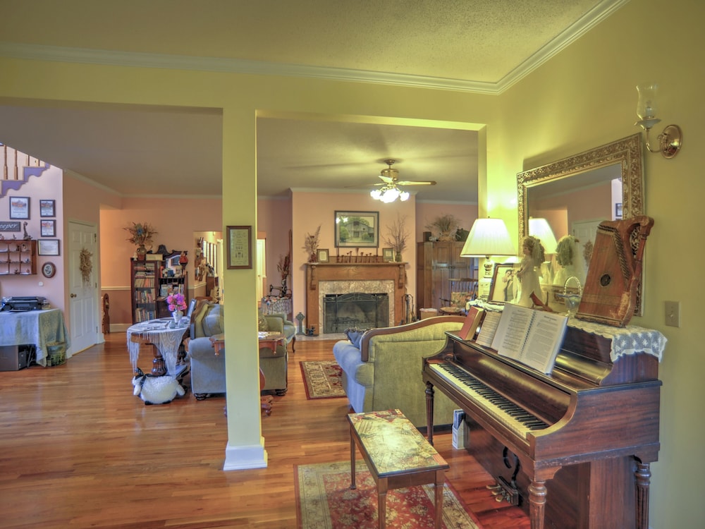 Blue Mountain Mist Country Inn 48/63