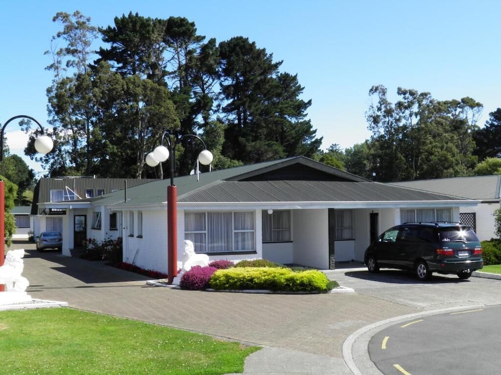 Queens Park Motels 3/60