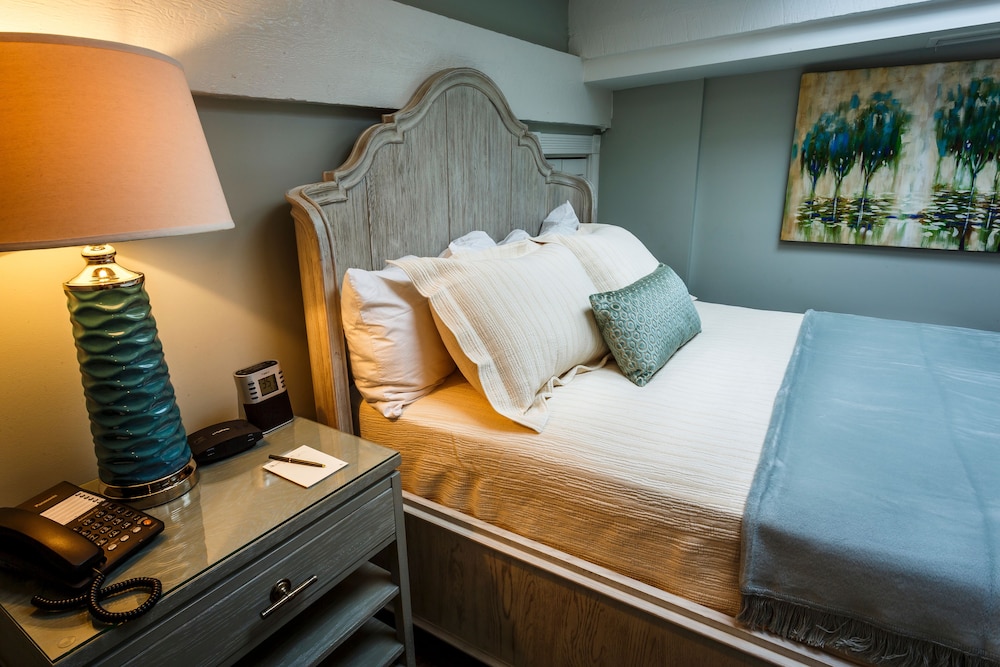 Olde Harbour Inn photo3