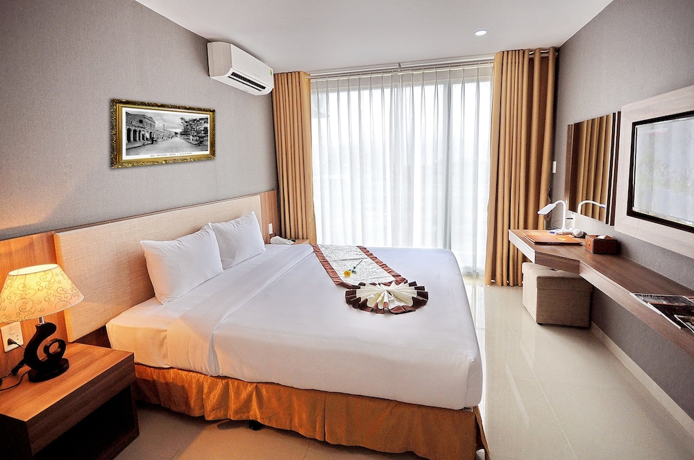 DELUXE, MOUNTAIN VIEW, BALCONY