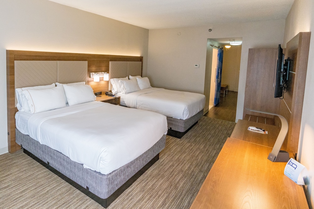 Holiday Inn Express & Suites Nashville - Brentwood I-65 12/40