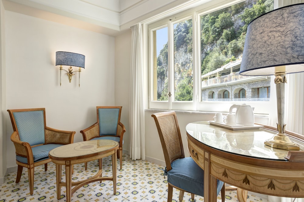 Grand Hotel Capodimonte 53/65