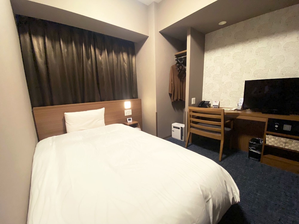 ROOM, SINGLE