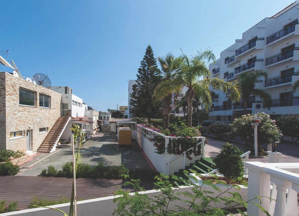 Marlita Beach Hotel Apartments 34/50