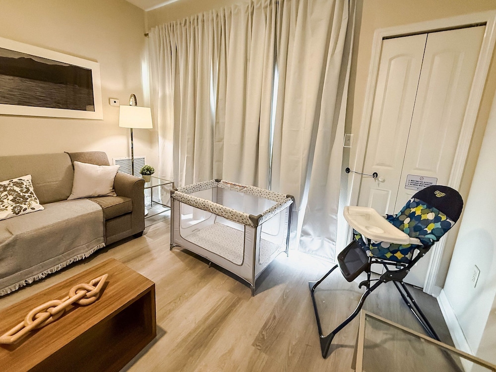The Point Hotel & Suites 53/75